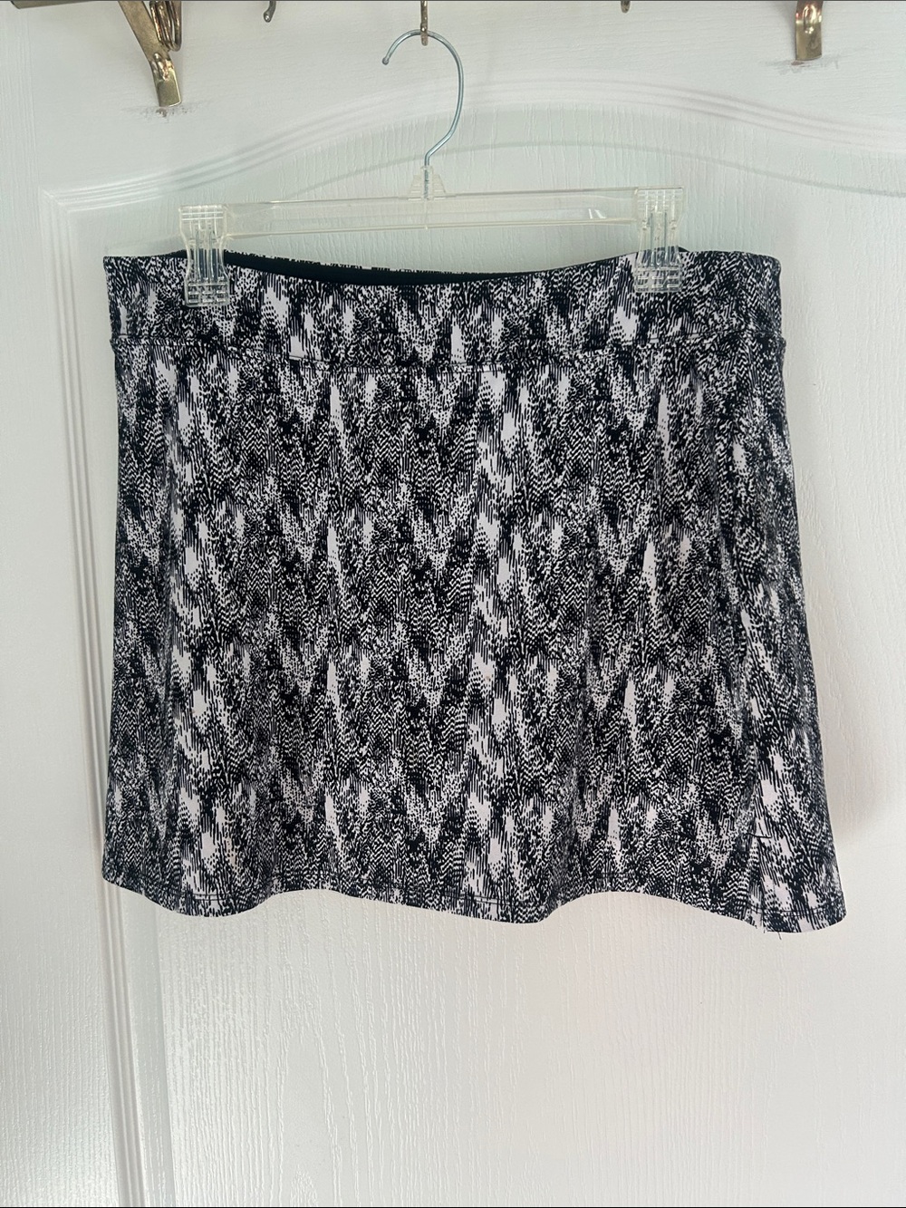 Tranquility by Colorado Clothing Black and White skort large